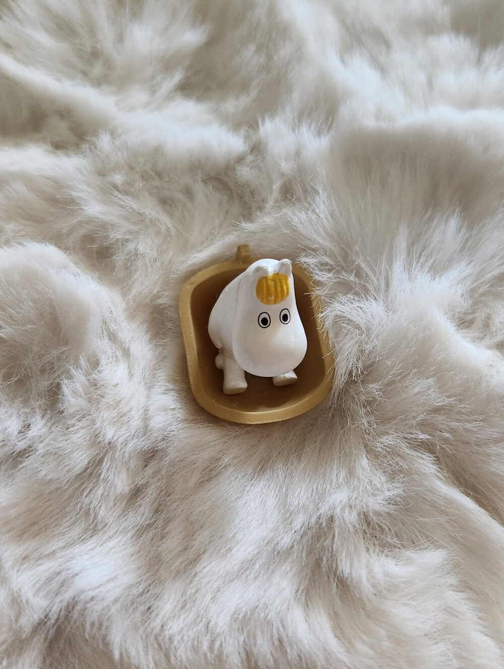 Moomin girlfriend in a small boat figure